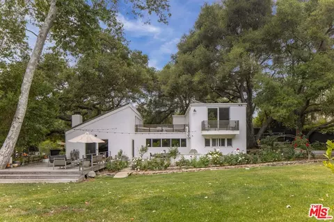 959 Crater Oak Dr, Calabasas, CA 91302