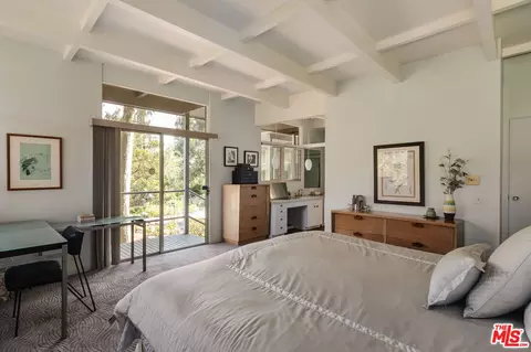 Bedroom - 2980 Edgewick Rd, Glendale, CA 91206 photo 2 of 4