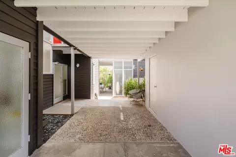 Exterior - 2980 Edgewick Rd, Glendale, CA 91206 photo 6 of 13