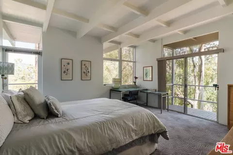 Bedroom - 2980 Edgewick Rd, Glendale, CA 91206 photo 1 of 4