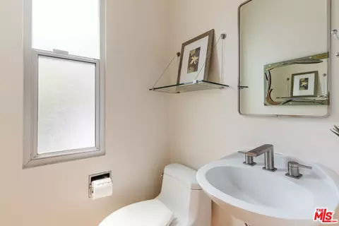 Bath - 2980 Edgewick Rd, Glendale, CA 91206 photo 2 of 2
