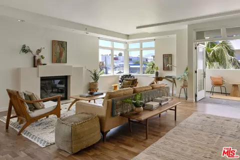 920 Granite Dr #316, Pasadena, CA 91101