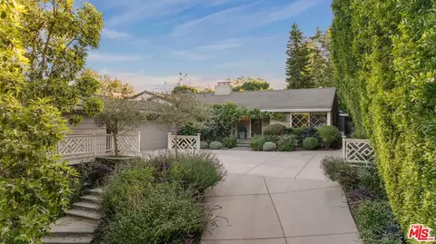 585 Lorna Ln, Los Angeles, CA 90049