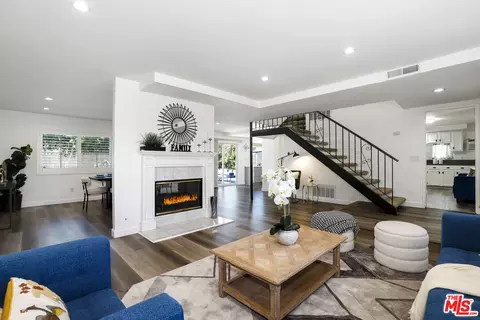 21040 Hackney St, Canoga Park, CA 91304