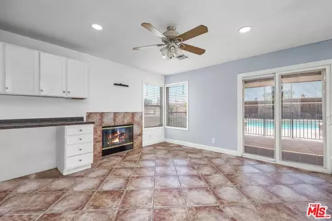 Living - 6342 Jonathon St, Lancaster, CA 93536 photo 4 of 5
