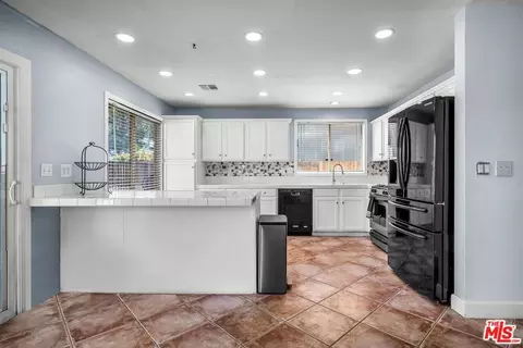 Kitchen - 6342 Jonathon St, Lancaster, CA 93536 photo 2 of 3