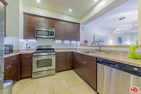 991 Arapahoe St #305A, Los Angeles, CA 90006