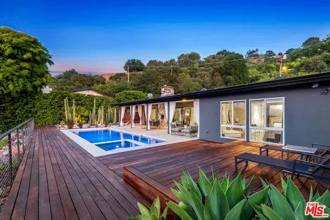 3532 Beverly Glen Blvd, Sherman Oaks, CA 91423
