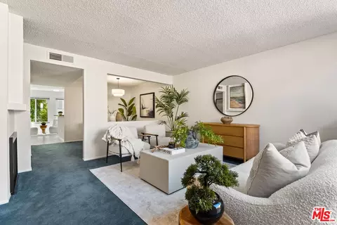 22038 Vanowen St #217, Woodland Hills, CA 91303