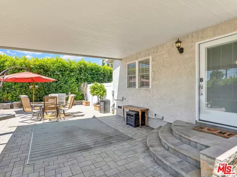 520 Irving Dr, Burbank, CA 91504 photo 18