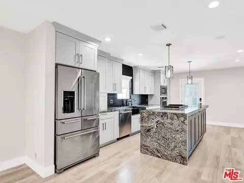 520 Irving Dr, Burbank, CA 91504 photo 4