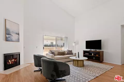 7005 Jordan Ave #215, Canoga Park, CA 91303