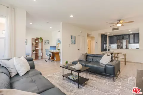 6020 Seabluff Dr #409, Playa Vista, CA 90094