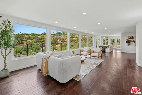 16755 Encino Hills Dr, Encino, CA 91436