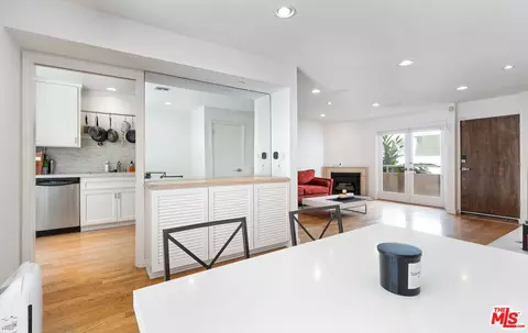 1239 9th St #2, Santa Monica, CA 90401