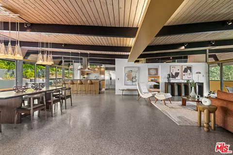 4944 Hood Dr, Woodland Hills, CA 91364
