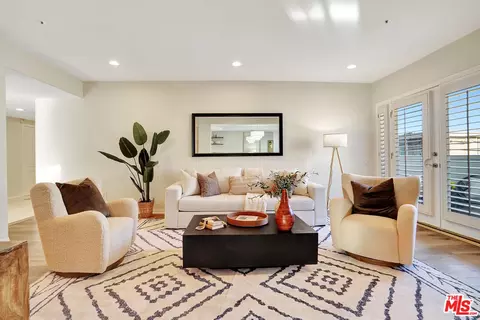 11690 Montana Ave #207, Los Angeles, CA 90049