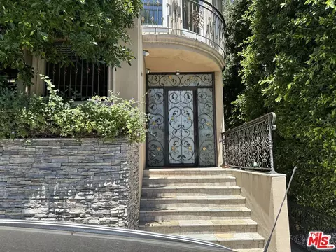 3401 Barham Blvd #3, Los Angeles, CA 90068