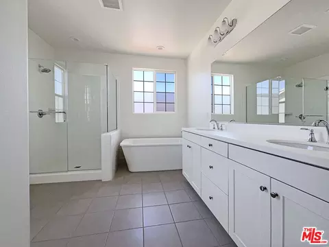 Bath - 265 Rose St, Fillmore, CA 93015 photo 1 of 3