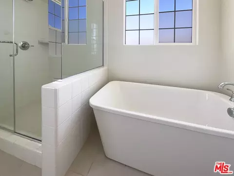 Bath - 265 Rose St, Fillmore, CA 93015 photo 3 of 3