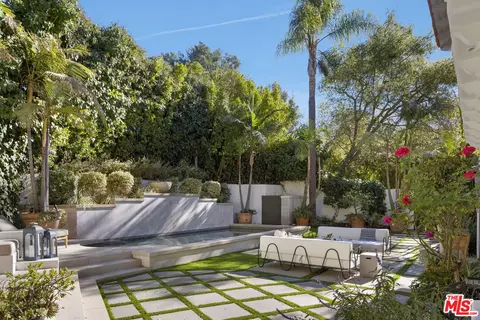 Exterior - 13439 Java Dr, Beverly Hills, CA 90210 photo 4 of 8