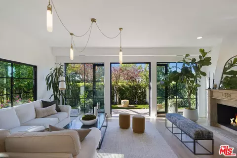 Living - 13439 Java Dr, Beverly Hills, CA 90210 photo 4 of 5
