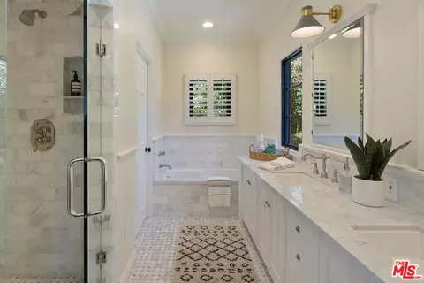 Bath - 13439 Java Dr, Beverly Hills, CA 90210 photo 4 of 4