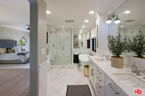 Bath - 13439 Java Dr, Beverly Hills, CA 90210 photo 3 of 4