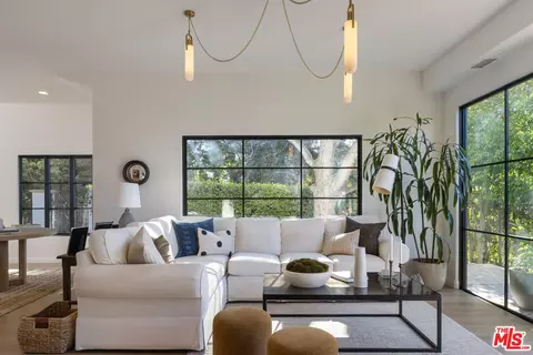 Living - 13439 Java Dr, Beverly Hills, CA 90210 photo 3 of 5