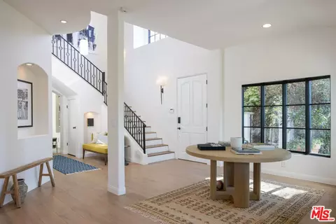 Entry Way - 13439 Java Dr, Beverly Hills, CA 90210 photo 4 of 5