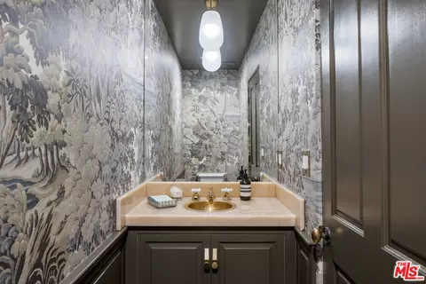 Bath - 13439 Java Dr, Beverly Hills, CA 90210 photo 2 of 4