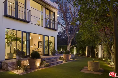 Exterior - 13439 Java Dr, Beverly Hills, CA 90210 photo 6 of 8