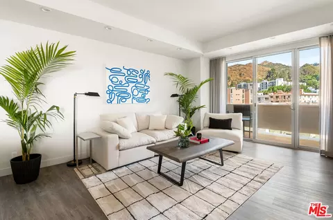 7250 Franklin Ave #701, Los Angeles, CA 90046