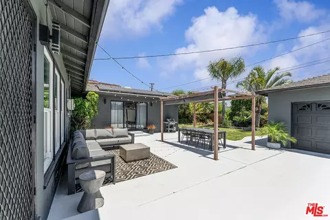 Exterior - 1500 Hackett Ave, Long Beach, CA 90815 photo 5 of 7