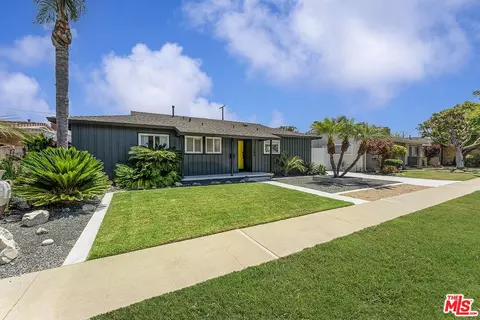 Exterior - 1500 Hackett Ave, Long Beach, CA 90815 photo 2 of 7