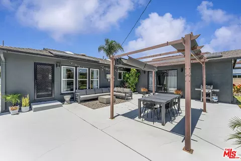 Exterior - 1500 Hackett Ave, Long Beach, CA 90815 photo 4 of 7