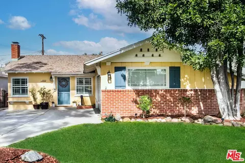 22021 De La Osa St, Woodland Hills, CA 91364
