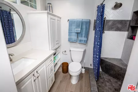 Bath - 5923 Mildred Ave, Cypress, CA 90630 photo 2 of 4