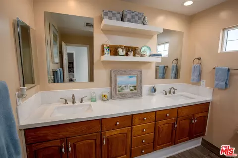 Bath - 5923 Mildred Ave, Cypress, CA 90630 photo 3 of 4
