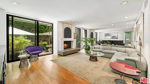 853 S Bundy Dr, Los Angeles, CA 90049