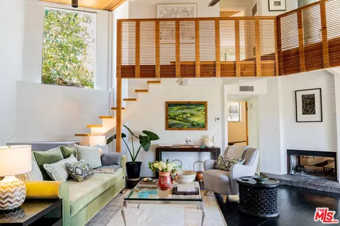 21227 Colina Dr, Topanga, CA 90290