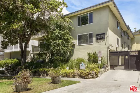 8231 De Longpre Ave, West Hollywood, CA 90046