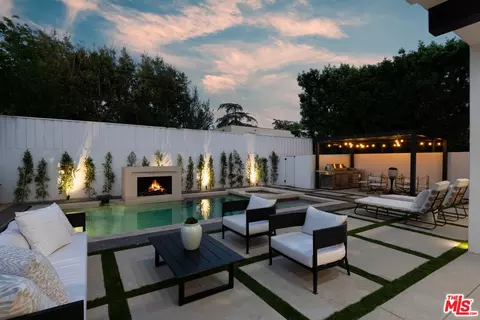 526 N Plymouth Blvd, Los Angeles, CA 90004