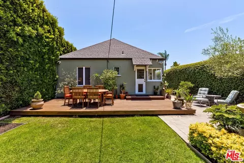 Exterior - 839 Commonwealth Ave, Venice, CA 90291 photo 6 of 14