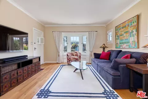 Living - 839 Commonwealth Ave, Venice, CA 90291 photo 5 of 6