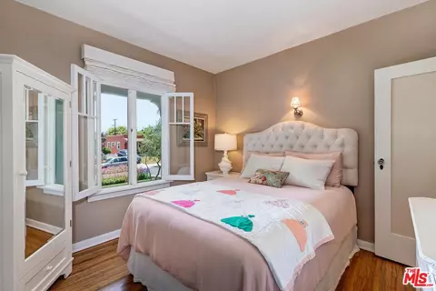 Bedroom - 839 Commonwealth Ave, Venice, CA 90291 photo 2 of 4