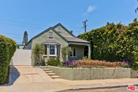 Exterior - 839 Commonwealth Ave, Venice, CA 90291 photo 1 of 14