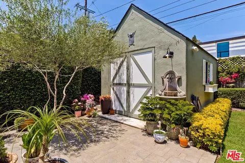 Exterior - 839 Commonwealth Ave, Venice, CA 90291 photo 11 of 14