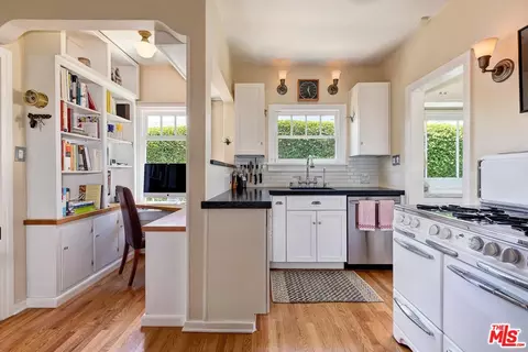 Kitchen - 839 Commonwealth Ave, Venice, CA 90291 photo 3 of 4