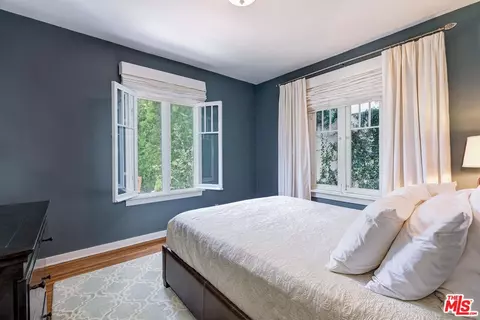 Bedroom - 839 Commonwealth Ave, Venice, CA 90291 photo 3 of 4